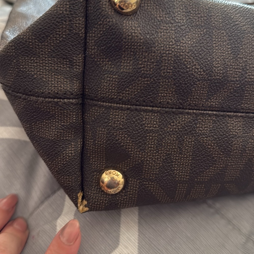 Michael Kors Brown Signature Jet Set Tote - Picture 7 of 7